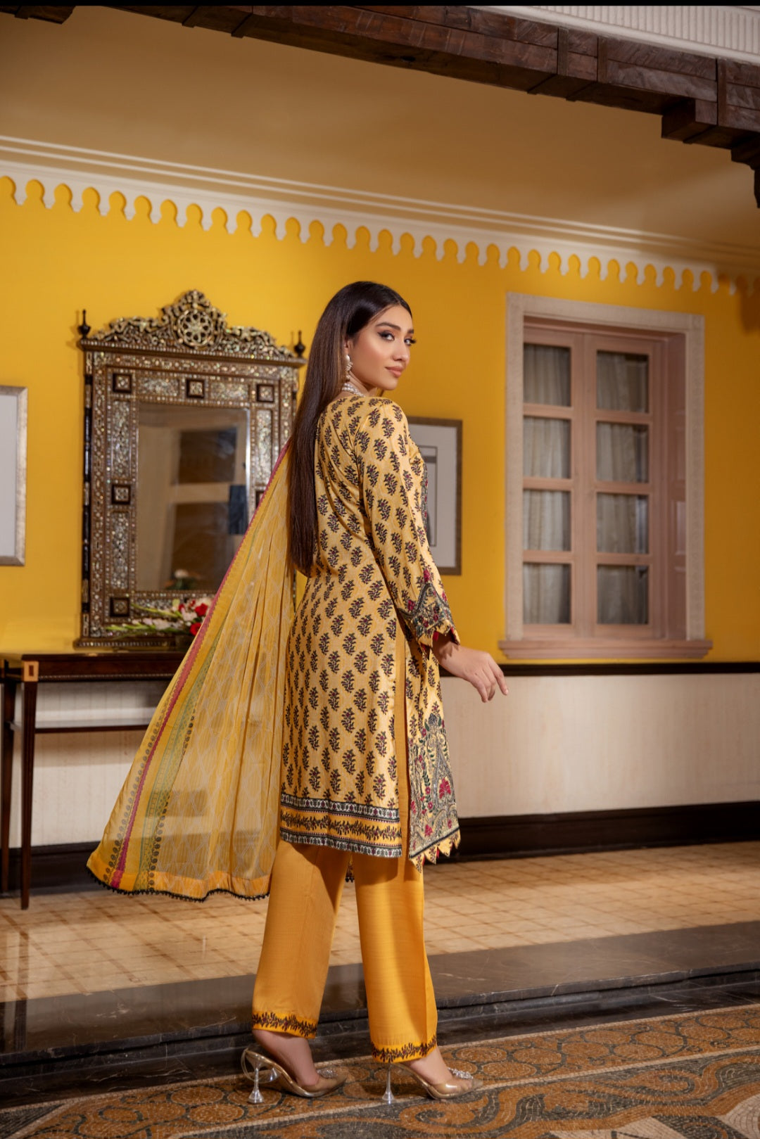 Designer suite in mixed linen fabric